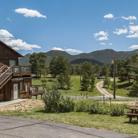 Coyote Mountain Lodge