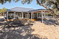 The Claire Hotel - Parkplatz