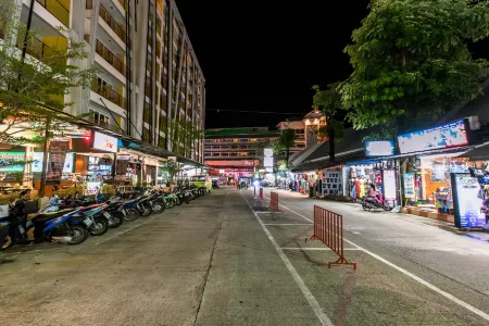 Ashlee Hub Patong Hotel