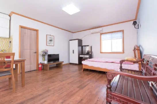 Jecheon Provence Pension Hotels near Deogjusa