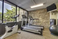 Holiday Inn WESTBURY-LONG ISLAND by IHG - Gym