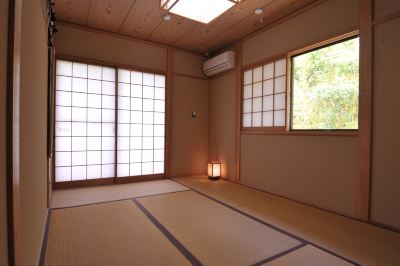 スペーシャスルーム 団体・合宿・ペット歓迎♪源泉かけ流しの貸し別荘ともみ山荘の写真