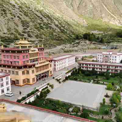 芒康聖泉酒店(曲孜卡店) Hotel Exterior