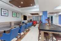 Holiday Inn Express & Suites ELK GROVE WEST I-5 by IHG - breakfast