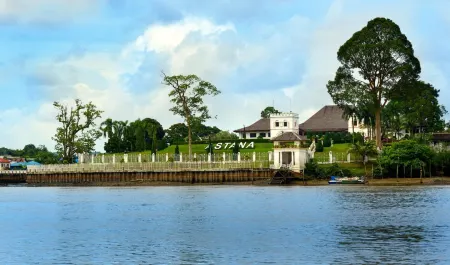 Grand Margherita Hotel Отели в г. Kuching Division