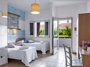 Rooms at 50 meters from Fontane Bianche beach with kitchenette - tip B