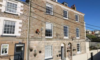 Tregoney House - Housity