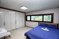 Yeongwol Cube Zone Camping Pension Hotel di Yeongwol