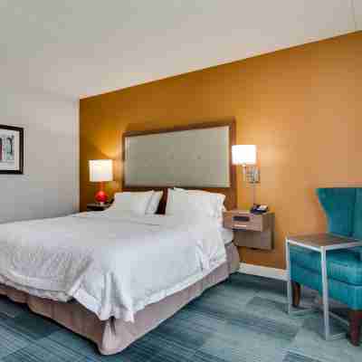 Hampton Inn & Suites Rome Rooms