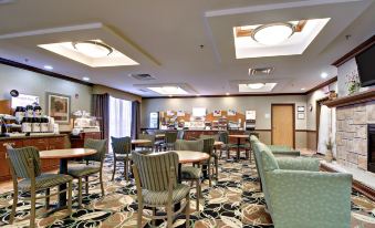 Holiday Inn Express & Suites Peru - Lasalle Area