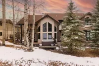 Highline by AvantStay Breathtaking Mountain Home w Hot Tub Views
