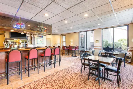 Days Inn by Wyndham Hillsborough Отели в г. Бранчберг