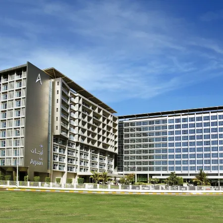 Park Arjaan by Rotana Abu Dhabi Отели рядом с достопримечательностью «Торговый центр Mazyad»