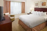 Hilton Providence Hotel dekat Boombox Karaoke