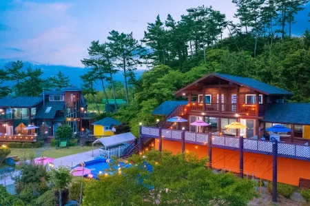 Taean Haneulchae Pension Отели рядом с достопримечательностью «Ch'ŏngp'odae-haesuyokchang»