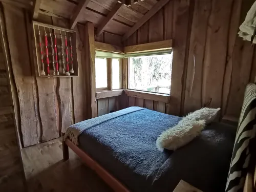 Wonderful Rustic Cabin 2, with Native Logs, on the Banks of the Trancura River - Hot Tub