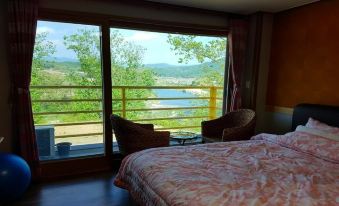 Hongcheon Dalbit Sonata Pension