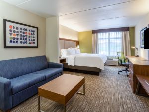 Holiday Inn Express & Suites Cedar Falls - Waterloo