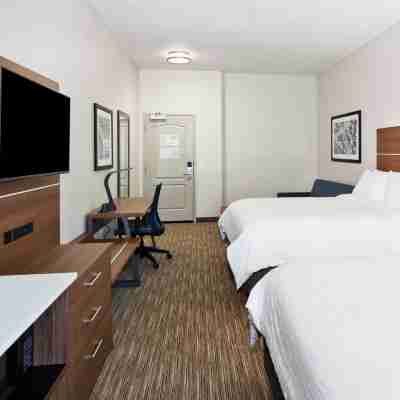 Holiday Inn Express & Suites Rome Rooms