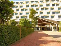 Charoen Hotel Hotels near Wat Dong Sap Wittaya