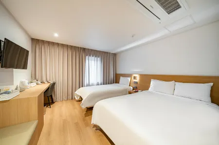 Angel Hotel Отели рядом с достопримечательностью «Сомён»