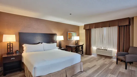 Holiday Inn Express & Suites Costa Mesa