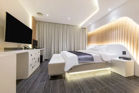 Wonju Lovely Self Check-in Motel Отели рядом с достопримечательностью «Ganhyeon Yuwonji»