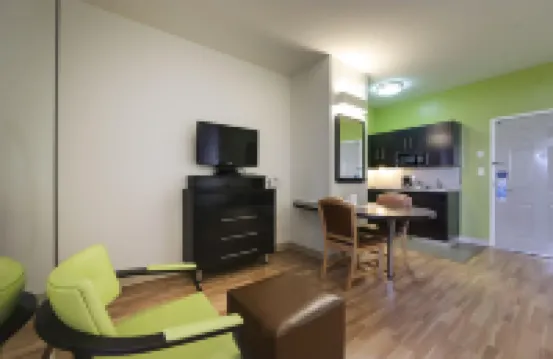 Studio 6 Toronto - Mississauga with Kitchenettes