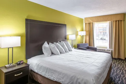 Clarion Inn Columbia Airport - Pet friendly