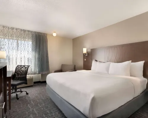 Baymont by Wyndham des Moines North Hotels in Saylor