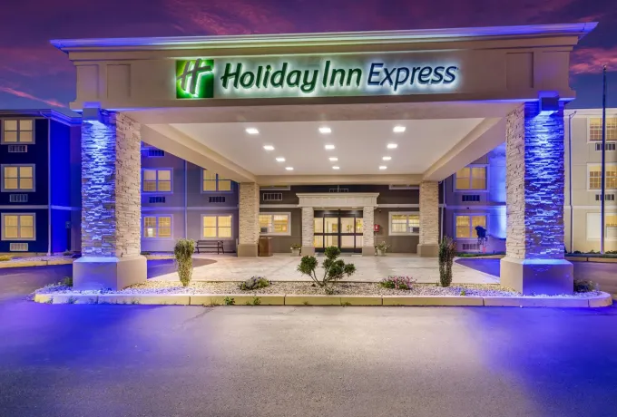 Holiday Inn Express - Plymouth, an IHG Hotel โรงแรมใกล้