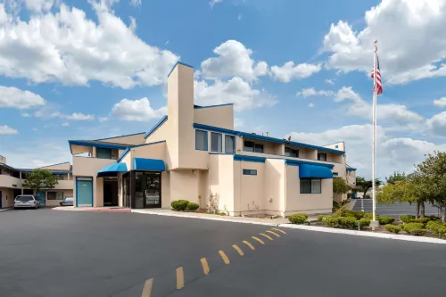 Bay Breeze Inn Hotels in Seaside