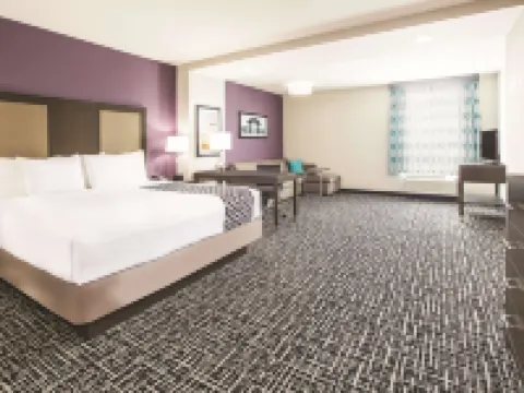 La Quinta Inn & Suites by Wyndham Dallas Plano - the Colony Hotels in The Colony