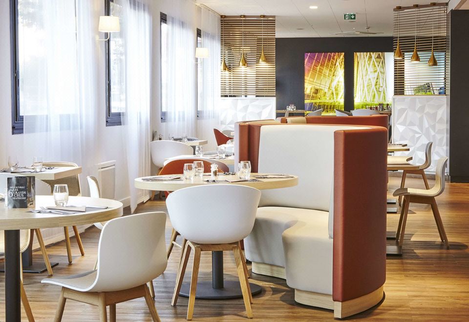 Kyriad Bezons - La Defense Over view