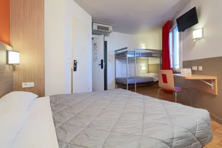 Premiere Classe Marne la Vallee - Bussy Saint Georges Отели в г. Феррьер-ан-Бри