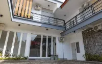 Crystal Inn Hotel dekat PASAR NGOPAK DESA ARJOSARI