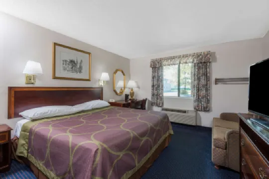 Super 8 by Wyndham Hartford Hotels near XL Center