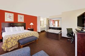 Baymont by Wyndham Battle Creek Downtown