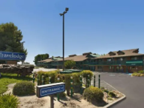 Travelodge by Wyndham Lemoore Near Naval Air Station Hotels in Lemoore