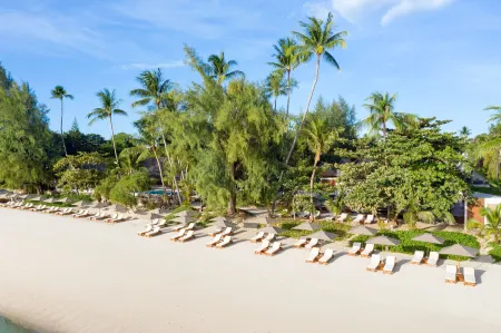 Sala Samui Choengmon Beach Resort Отели рядом с достопримечательностью «The Source Herbal Detox»