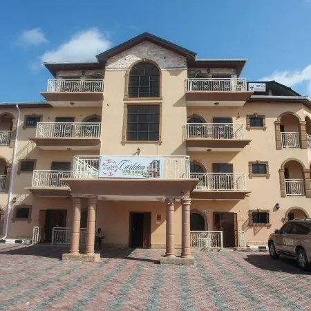 Carleton Hotel & Suites