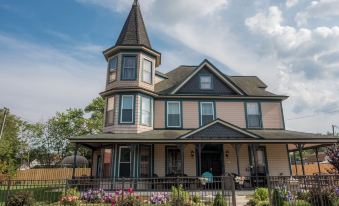 Dennison Street Inn Bed & Breakfast