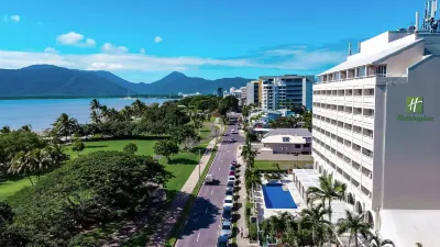 Cairns Harbourside Hotel Hotels near Springbrook Avenue Park