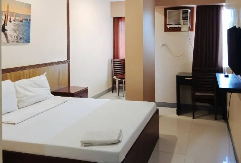 RedDoorz @ H.F. Golden Travellers Inn