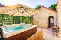 Domaine de La Tour Hotels in Pont D'ouilly