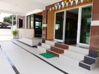 Phetlada Pavilion & Resort Hoteles en Mueang Lop Buri District