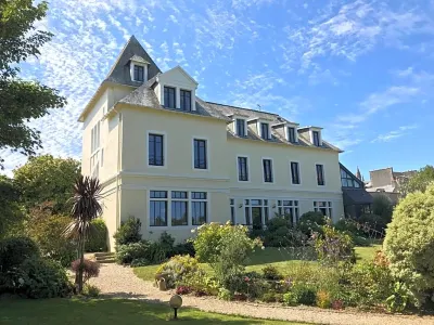 Hotel de France Hotels in Carantec
