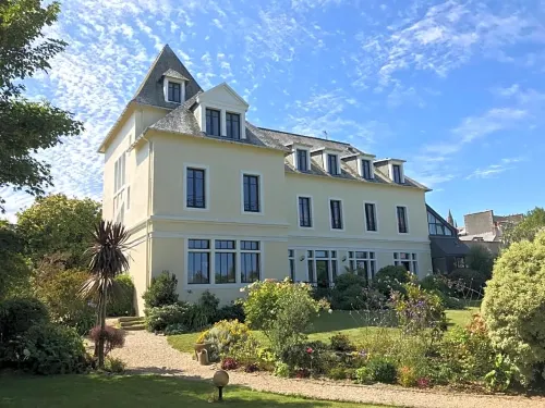 Hotel de France Hotels in Saint-Pol-de-Léon