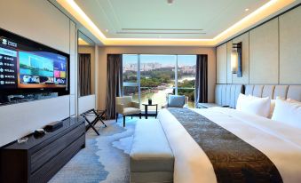 Lakeside Hotel