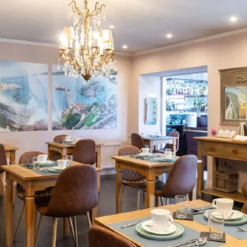 Hôtel Traiteur les Ormes, the Originals Relais